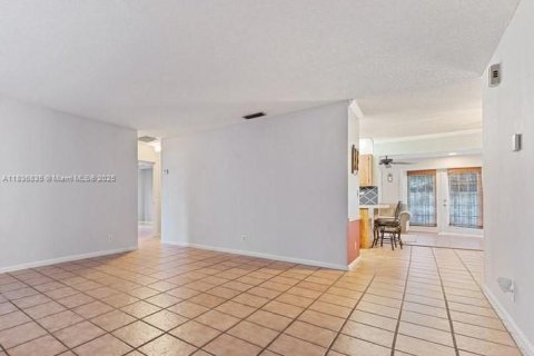 House in Lake Worth, Florida 3 bedrooms, 156.35 sq.m. № 1820409 - photo 3