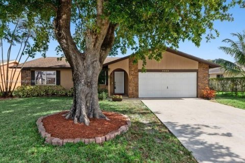 House in Lake Worth, Florida 3 bedrooms, 156.35 sq.m. № 1820409 - photo 2