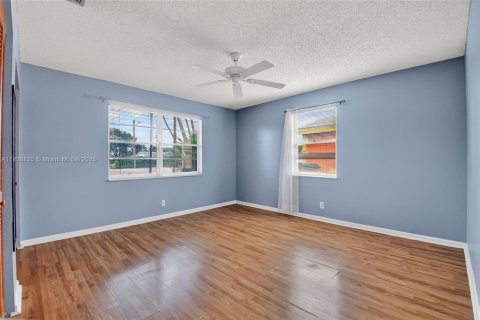 House in Lake Worth, Florida 3 bedrooms, 156.35 sq.m. № 1820409 - photo 30