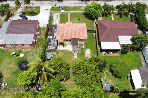 Купить виллу или дом в Хомстед, Флорида 6 комнат, 80.27м2, № 1961524 - фото 20
