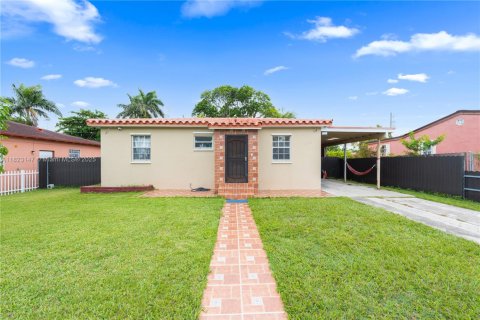 Купить виллу или дом в Хомстед, Флорида 6 комнат, 80.27м2, № 1961524 - фото 2