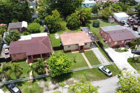 Купить виллу или дом в Хомстед, Флорида 6 комнат, 80.27м2, № 1961524 - фото 21