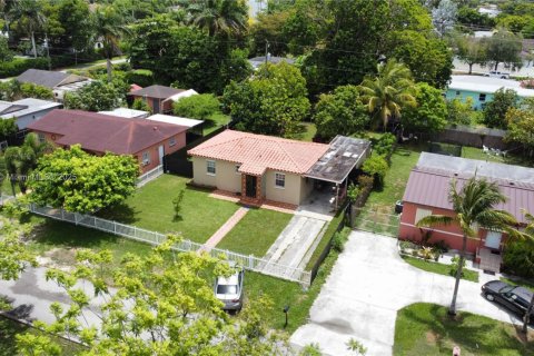 Купить виллу или дом в Хомстед, Флорида 6 комнат, 80.27м2, № 1961524 - фото 18