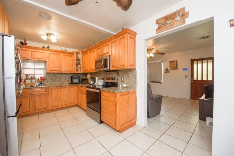 Купить виллу или дом в Хомстед, Флорида 6 комнат, 80.27м2, № 1961524 - фото 6