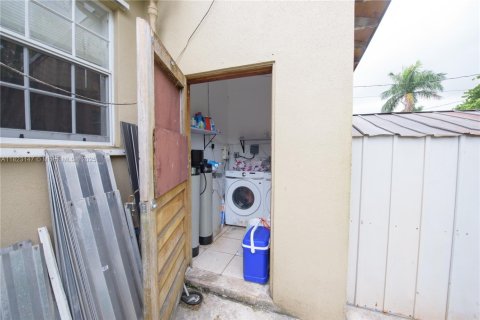 Купить виллу или дом в Хомстед, Флорида 6 комнат, 80.27м2, № 1961524 - фото 12