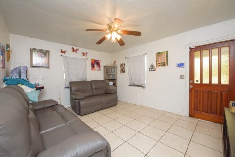 Купить виллу или дом в Хомстед, Флорида 6 комнат, 80.27м2, № 1961524 - фото 5