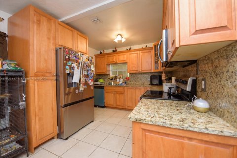 Купить виллу или дом в Хомстед, Флорида 6 комнат, 80.27м2, № 1961524 - фото 7