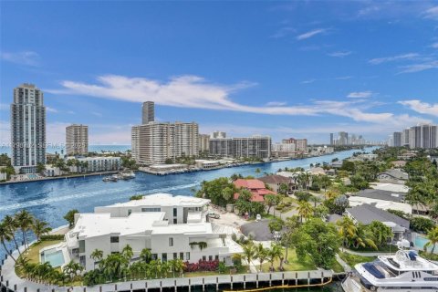 Condo in Hallandale Beach, Florida, 2 bedrooms № 2185817 - photo 15
