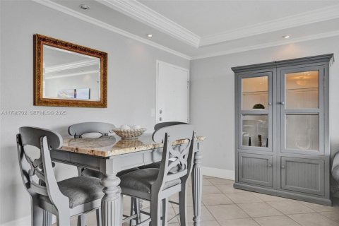 Condo in Hallandale Beach, Florida, 2 bedrooms № 2185817 - photo 20