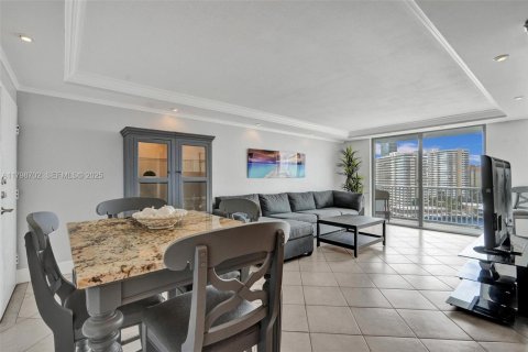 Condo in Hallandale Beach, Florida, 2 bedrooms № 2185817 - photo 19