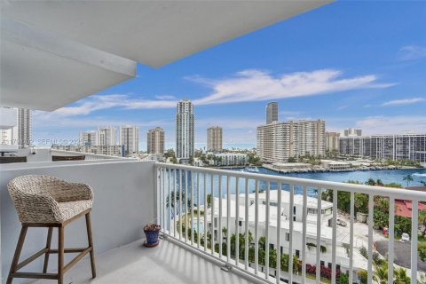 Condo in Hallandale Beach, Florida, 2 bedrooms № 2185817 - photo 10