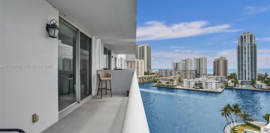 Condo in Hallandale Beach, Florida, 2 bedrooms № 2185817