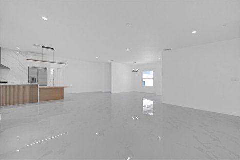 House in Palm Bay, Florida 4 bedrooms, 225.85 sq.m. № 1666955 - photo 23