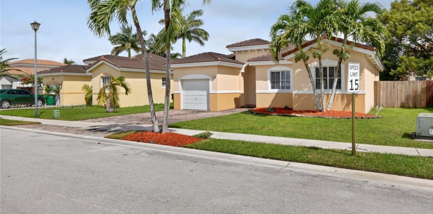 Villa ou maison à Homestead, Floride 4 chambres, 143.26 m2 № 1927407