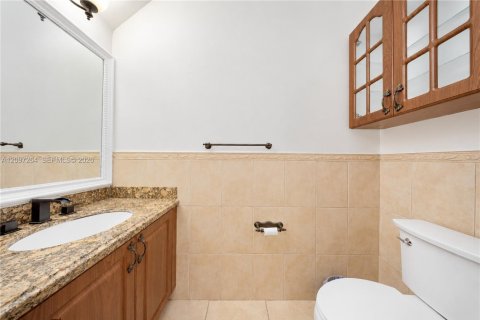 Townhouse in Pembroke Pines, Florida 2 bedrooms, 95.13 sq.m. № 2389911 - photo 18