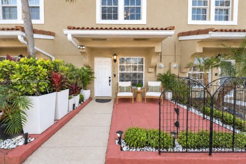 Townhouse in Pembroke Pines, Florida 2 bedrooms, 95.13 sq.m. № 2389911 - photo 4