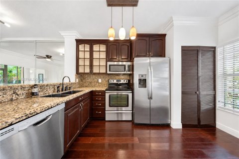 Townhouse in Pembroke Pines, Florida 2 bedrooms, 95.13 sq.m. № 2389911 - photo 7