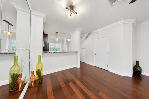 Townhouse in Pembroke Pines, Florida 2 bedrooms, 95.13 sq.m. № 2389911 - photo 14