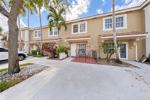 Townhouse in Pembroke Pines, Florida 2 bedrooms, 95.13 sq.m. № 2389911 - photo 2