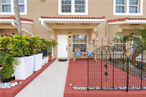 Townhouse in Pembroke Pines, Florida 2 bedrooms, 95.13 sq.m. № 2389911