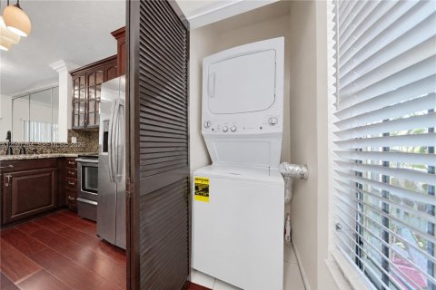 Townhouse in Pembroke Pines, Florida 2 bedrooms, 95.13 sq.m. № 2389911 - photo 8