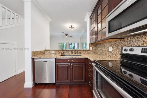 Townhouse in Pembroke Pines, Florida 2 bedrooms, 95.13 sq.m. № 2389911 - photo 10