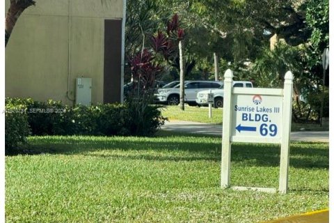 Condominio en venta en Sunrise, Florida, 2 dormitorios, 78.97 m2 № 2049857 - foto 2