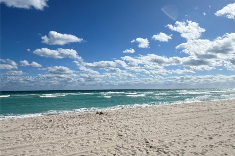 Copropriété à vendre à Hollywood, Floride: 1 chambre, 73.39 m2 № 2005659 - photo 2