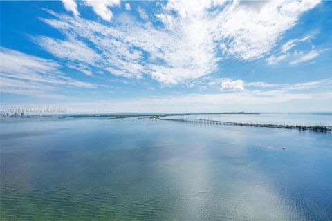 Condominio en alquiler en Miami, Florida, 5 dormitorios, 532.33 m2 № 1794450 - foto 18