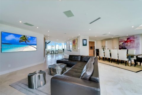 Condominio en alquiler en Miami, Florida, 5 dormitorios, 532.33 m2 № 1794450 - foto 9