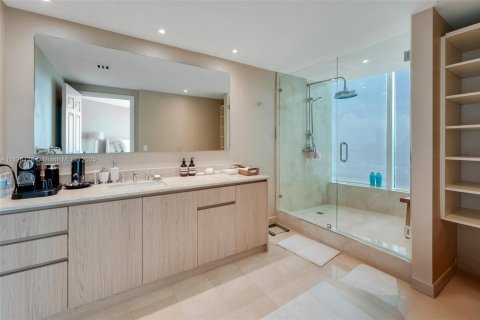 Condominio en alquiler en Miami, Florida, 5 dormitorios, 532.33 m2 № 1794450 - foto 12