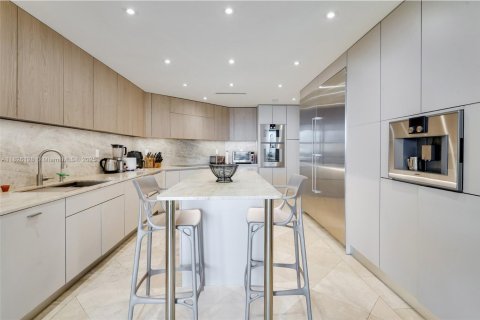 Condominio en alquiler en Miami, Florida, 5 dormitorios, 532.33 m2 № 1794450 - foto 3