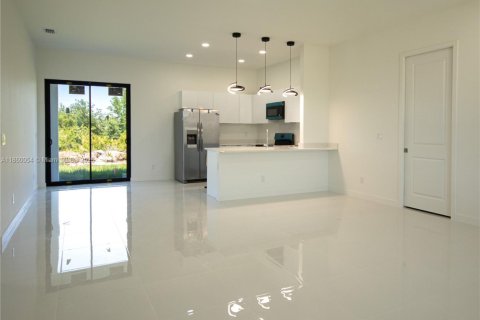 Villa ou maison à vendre à Lehigh Acres, Floride: 3 chambres № 2014430 - photo 10