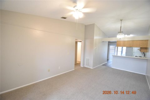 Villa ou maison à louer à Brandon, Floride: 2 chambres, 78.13 m2 № 2425207 - photo 4