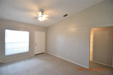 Villa ou maison à louer à Brandon, Floride: 2 chambres, 78.13 m2 № 2425207 - photo 3