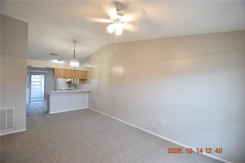 Villa ou maison à louer à Brandon, Floride: 2 chambres, 78.13 m2 № 2425207 - photo 5