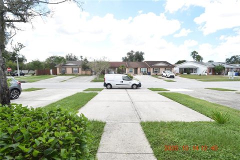 Villa ou maison à louer à Brandon, Floride: 2 chambres, 78.13 m2 № 2425207 - photo 24