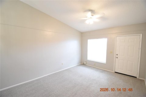 Villa ou maison à louer à Brandon, Floride: 2 chambres, 78.13 m2 № 2425207 - photo 2