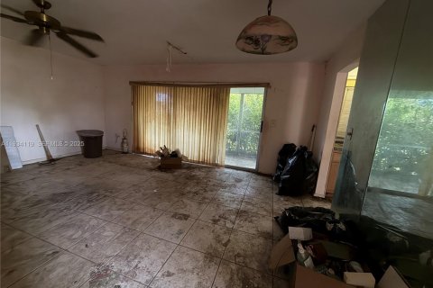 House in Miami, Florida 2 bedrooms, 103.31 sq.m. № 1992414 - photo 2