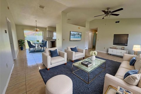 Casa en alquiler en Kissimmee, Florida, 3 dormitorios, 132.11 m2 № 1884838 - foto 2