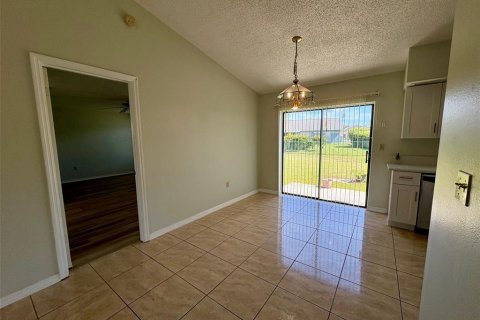 Casa en alquiler en Kissimmee, Florida, 3 dormitorios, 132.11 m2 № 1884838 - foto 14