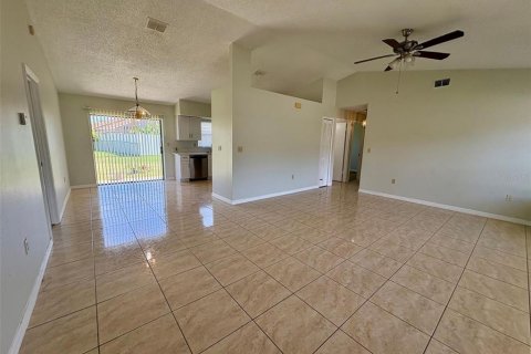 Casa en alquiler en Kissimmee, Florida, 3 dormitorios, 132.11 m2 № 1884838 - foto 3