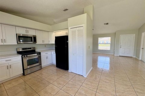 Casa en alquiler en Kissimmee, Florida, 3 dormitorios, 132.11 m2 № 1884838 - foto 16