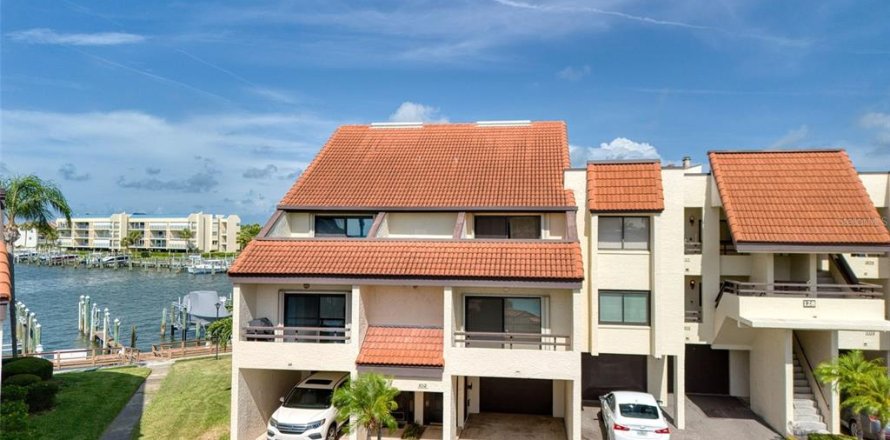Touwnhouse à Tierra Verde, Floride 2 chambres, 139.35 m2 № 1740636