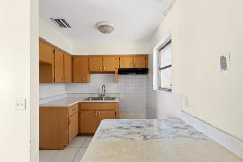 Купить виллу или дом в Саут-Бей, Флорида 4 комнаты, 96.43м2, № 2083150 - фото 6