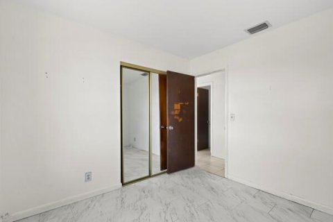 Купить виллу или дом в Саут-Бей, Флорида 4 комнаты, 96.43м2, № 2083150 - фото 15