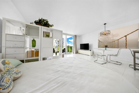 Condo in Miami Beach, Florida  № 2353671 - photo 7