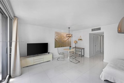 Condo in Miami Beach, Florida  № 2353671 - photo 11