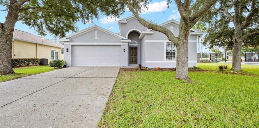 House in Brooksville, Florida 4 bedrooms, 172.89 sq.m. № 2354840