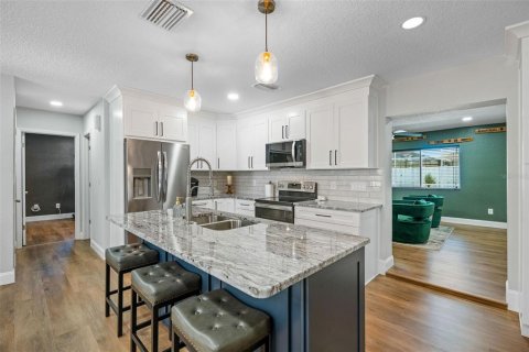 House in Seminole, Florida 3 bedrooms, 138.61 sq.m. № 1637478 - photo 3